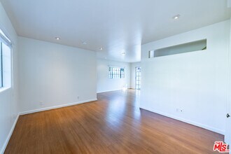 5426 Colfax Ave in Los Angeles, CA - Building Photo - Building Photo