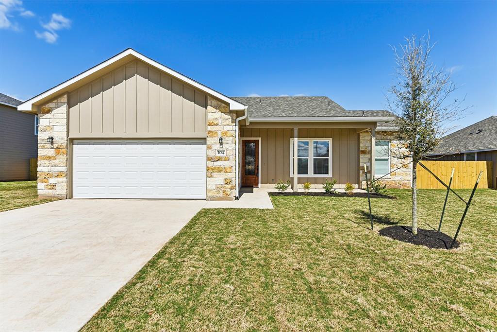 104 Callie St in Smithville, TX - Building Photo
