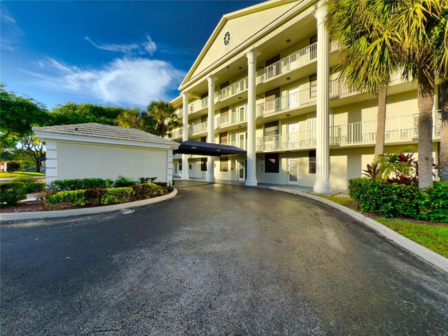 1701 Whitehall Dr in Davie, FL - Building Photo - Building Photo