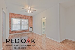 326 Normandie Ave in Los Angeles, CA - Building Photo