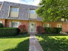 1281 Colonial Pkwy in Clovis, NM - Building Photo