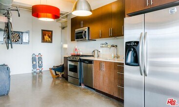 849 S Broadway in Los Angeles, CA - Building Photo - Building Photo