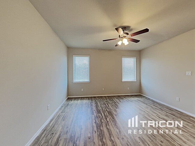 7719 London Tower Ln in Houston, TX - Building Photo - Building Photo