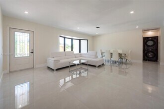 4700 McKinley St in Hollywood, FL - Building Photo - Building Photo