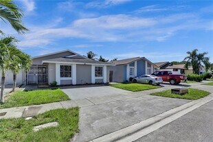 11854 SW 210th St in Miami, FL - Building Photo