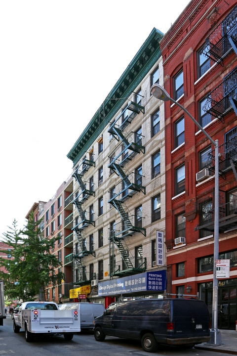 118-120 Elizabeth St in New York, NY - Building Photo