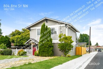 804 8th St NW in Puyallup, WA - Foto de edificio - Building Photo