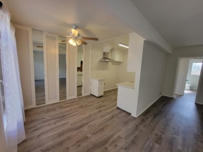 13531 Wyandotte St, Unit 6 in Los Angeles, CA - Building Photo - Building Photo