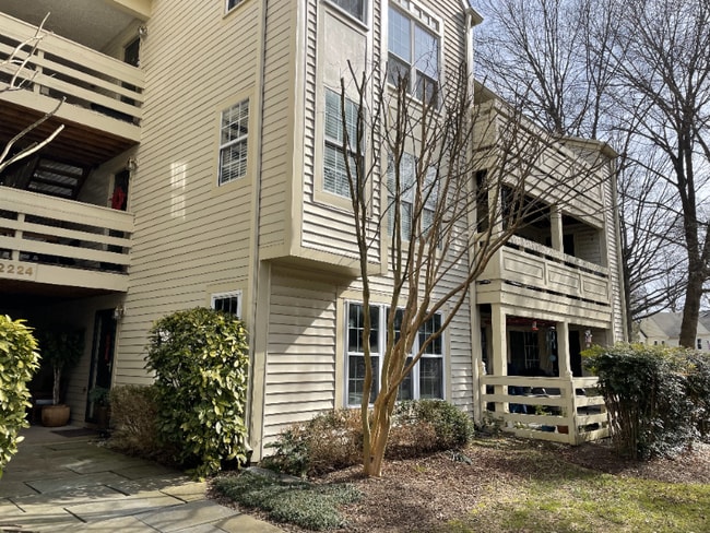 2224 Springwood Dr in Reston, VA - Building Photo - Building Photo