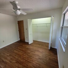 110 Park St in Inglis, FL - Foto de edificio - Building Photo