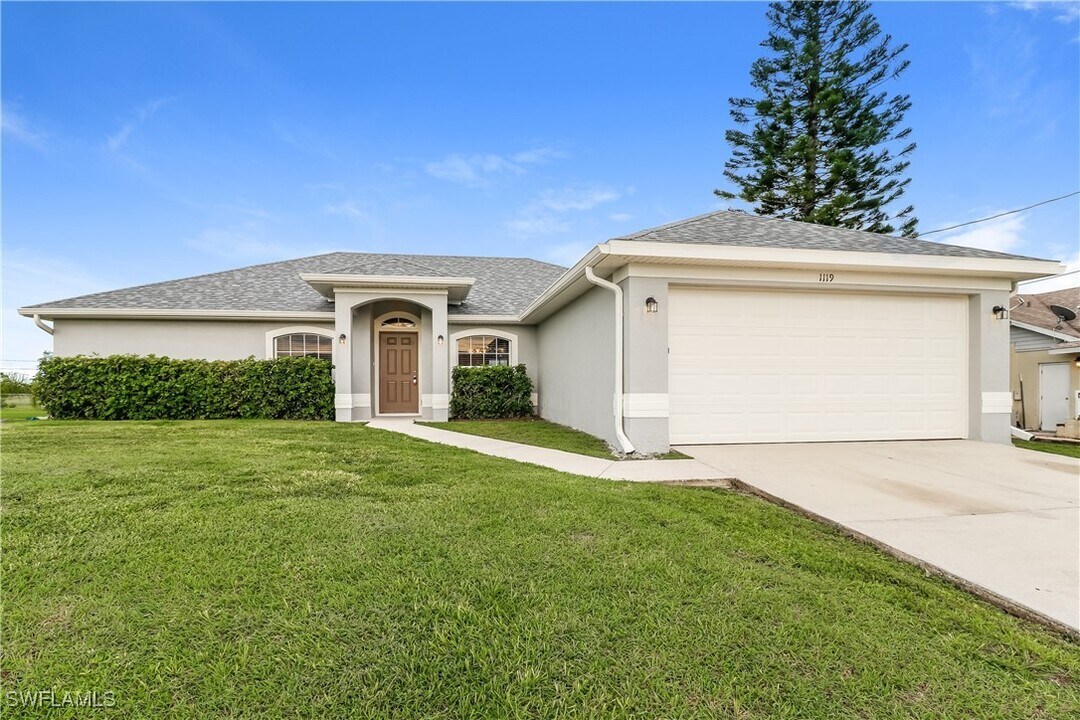 1119 NE 5th Ave in Cape Coral, FL - Building Photo