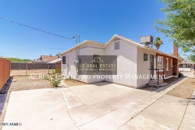 property at 1529 E McKinley St