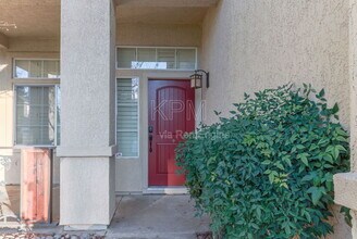 2326 Carriage Dr in Lodi, CA - Building Photo - Building Photo