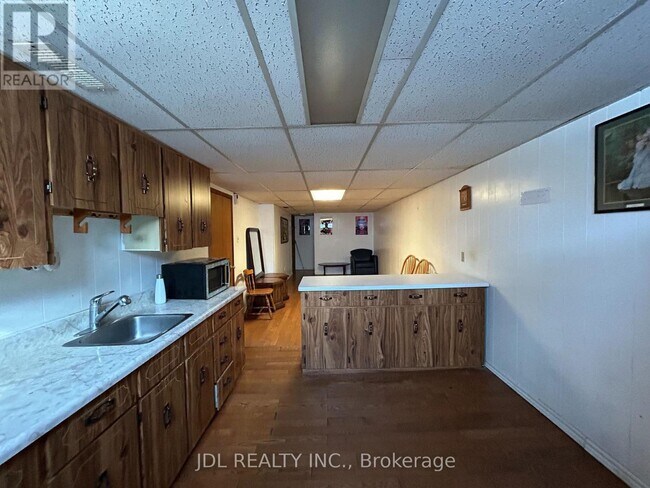 8 Highwood Ave in Toronto, ON - Building Photo - Building Photo