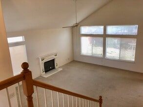 5373 W Roberts Ave in Fresno, CA - Building Photo - Building Photo
