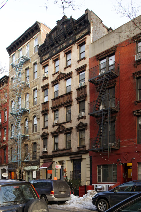 317 E 9th St in New York, NY - Building Photo