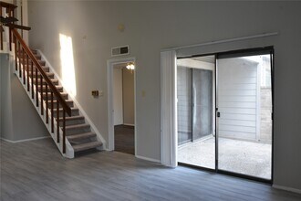 3069 Windchase Blvd in Houston, TX - Building Photo - Building Photo