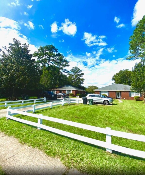 110 Chapel Dr in Tallahassee, FL - Foto de edificio