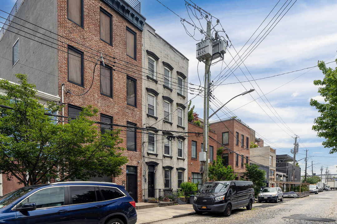 168 Beard St in Brooklyn, NY - Building Photo