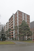 Barcelona Apartments in Mississauga, ON - Building Photo - Building Photo