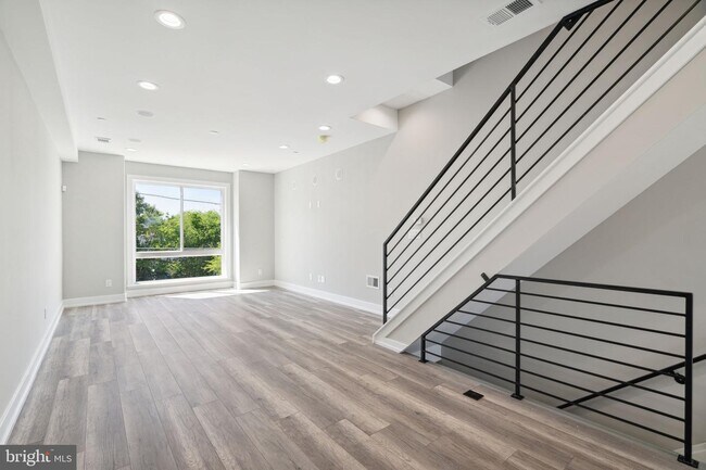 2429 N 3rd St photo'