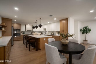 7837 E Crestwood Way in Scottsdale, AZ - Building Photo - Building Photo