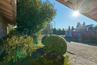 265 SW Salix Terrace in Beaverton, OR - Building Photo - Building Photo