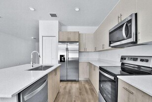 4074 Highland Oaks Dr in Pompano Beach, FL - Building Photo