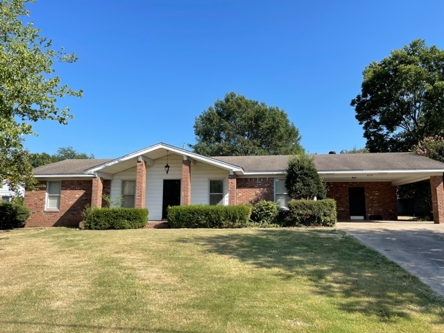 property at 809 Southwest Dr