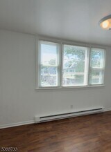 43 Philip Pl in Irvington, NJ - Foto de edificio - Building Photo