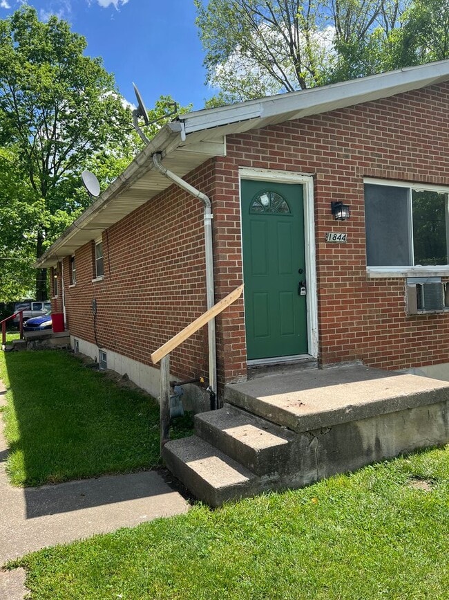 property at 1844 Hickorydale Dr