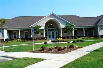 Berkshire Park in Knightdale, NC - Foto de edificio - Building Photo