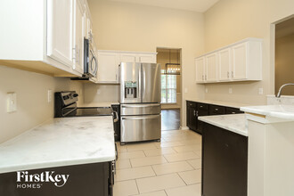 981 Safe Harbor Dr in Dallas, GA - Foto de edificio - Building Photo