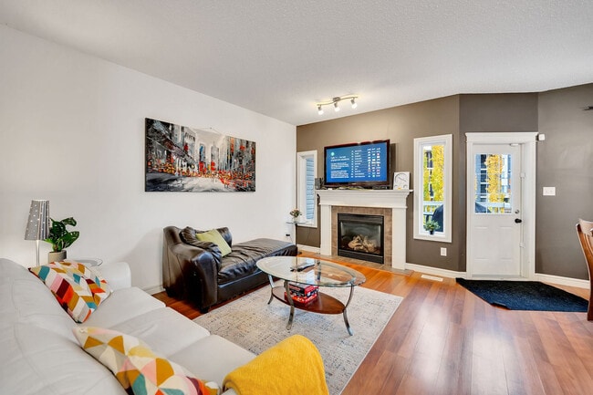11817-11821 21 Ave SW