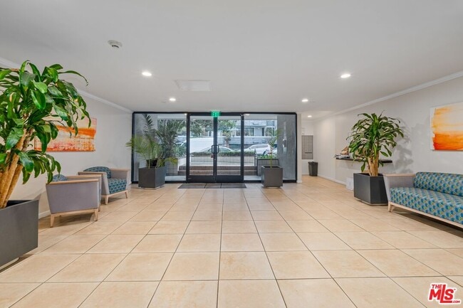 306 Bora Bora Way in Marina Del Rey, CA - Building Photo - Building Photo