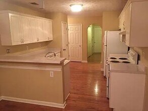 985 Georgian Hills Dr in Lawrenceville, GA - Building Photo - Building Photo