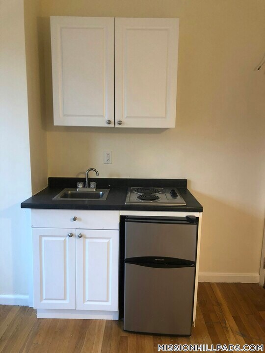 51 S Huntington Ave in Boston, MA - Building Photo