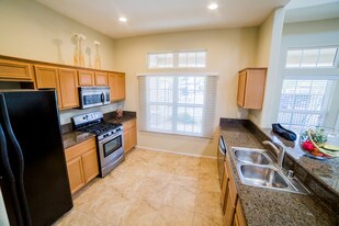 Willow Crest Townhome Aparmtents in Desert Hot Springs, CA - Building Photo