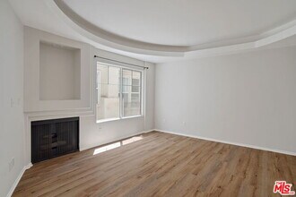 10627 Moorpark St-Unit -5 in Los Angeles, CA - Foto de edificio - Building Photo