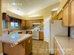 241 N Helm Ave in Clovis, CA - Building Photo - Building Photo