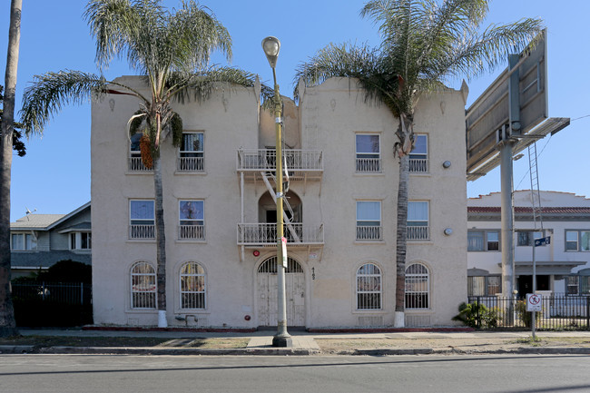 4162 S Figueroa St in Los Angeles, CA - Building Photo - Building Photo