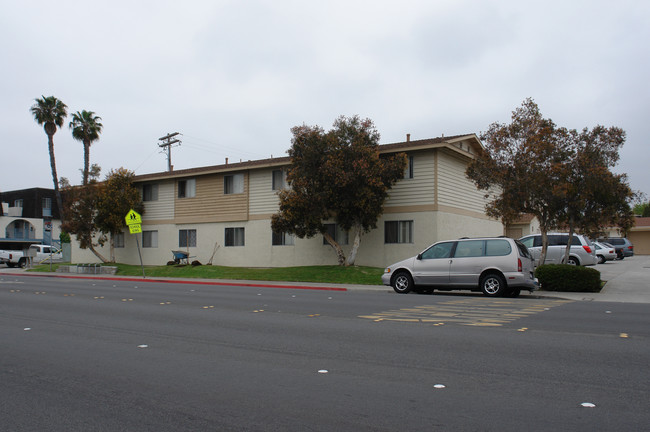 Casa del Sol in Imperial Beach, CA - Foto de edificio - Building Photo