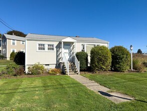 53 Foss Cir in Rye, NH - Building Photo - Building Photo
