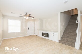 5717 Old Colony Dr in Las Vegas, NV - Foto de edificio - Building Photo