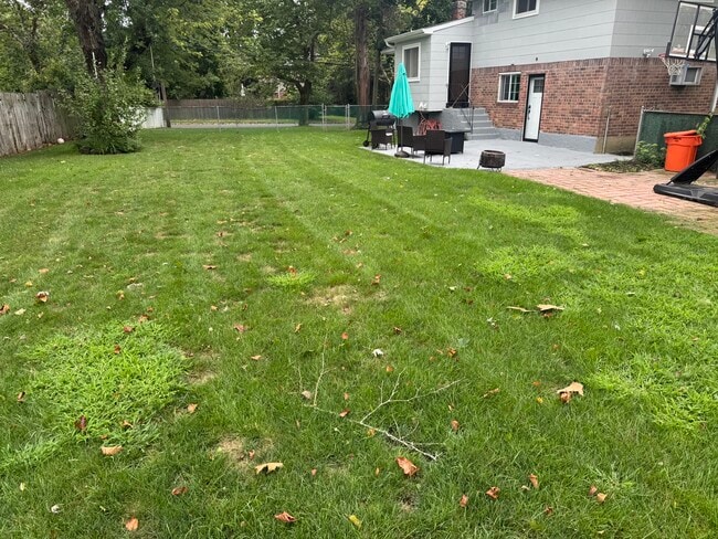 8 Shelbourne Ln in Commack, NY - Building Photo - Building Photo