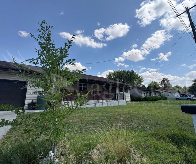 property at 211 De Haven St