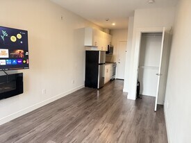 430 5th St in Courtenay, BC - Building Photo