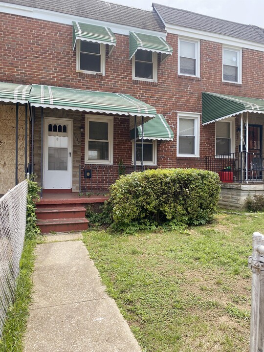 2439 Ashton St in Baltimore, MD - Building Photo