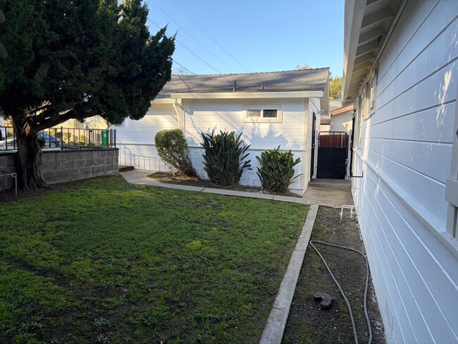 1746 E St in Hayward, CA - Building Photo - Building Photo