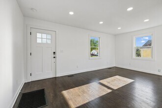 902 Broadmoor Dr in Nashville, TN - Foto de edificio - Building Photo